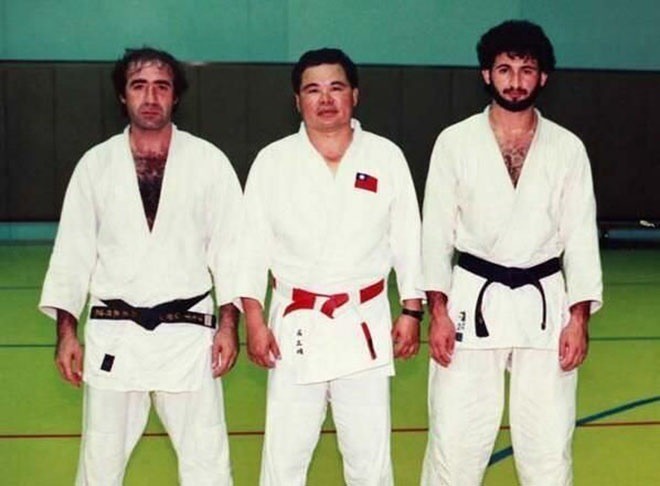 Молодой Усама бен Ладен (крайний справа) на тренировке по дзюдо, Саудовская Аравия история, события, фото