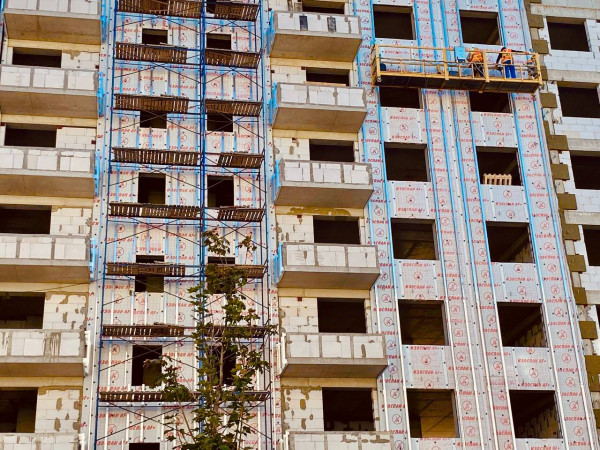 «В стройке находится 107 млн кв. м». Российское жилищное строительство сохраняет высокий темп