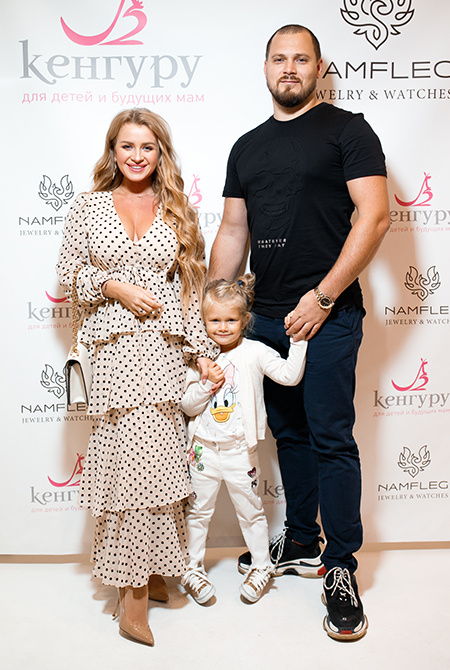 Кристина Дудкова с мужем Антоном и дочерью Миллианой