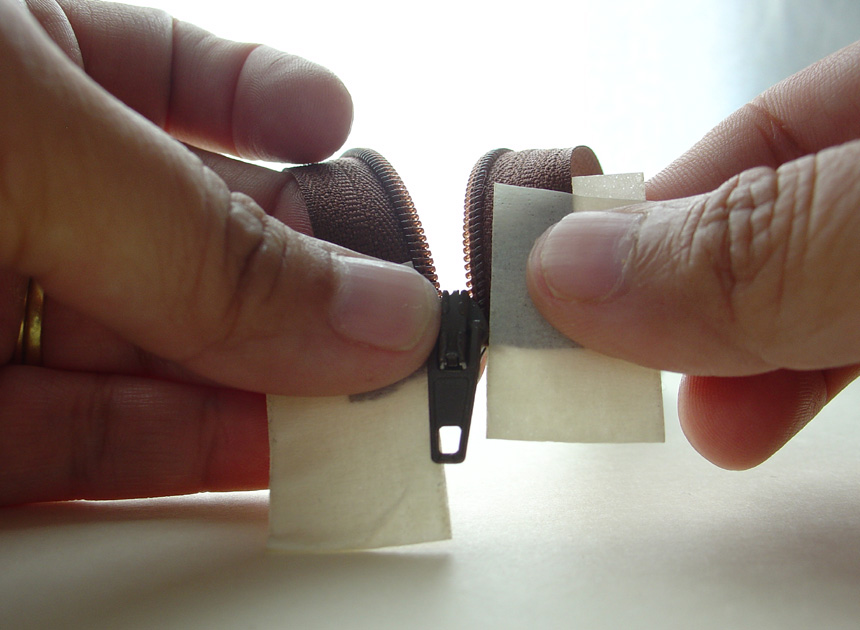Ремонт молнии, у которой выскочил бегунок, за 8 шагов Ремонт молнии, у которой выскочил бегунок, за 8 шагов домашний очаг,,полезные советы,ремонт молнии,рукоделие,своими руками,сделай сам