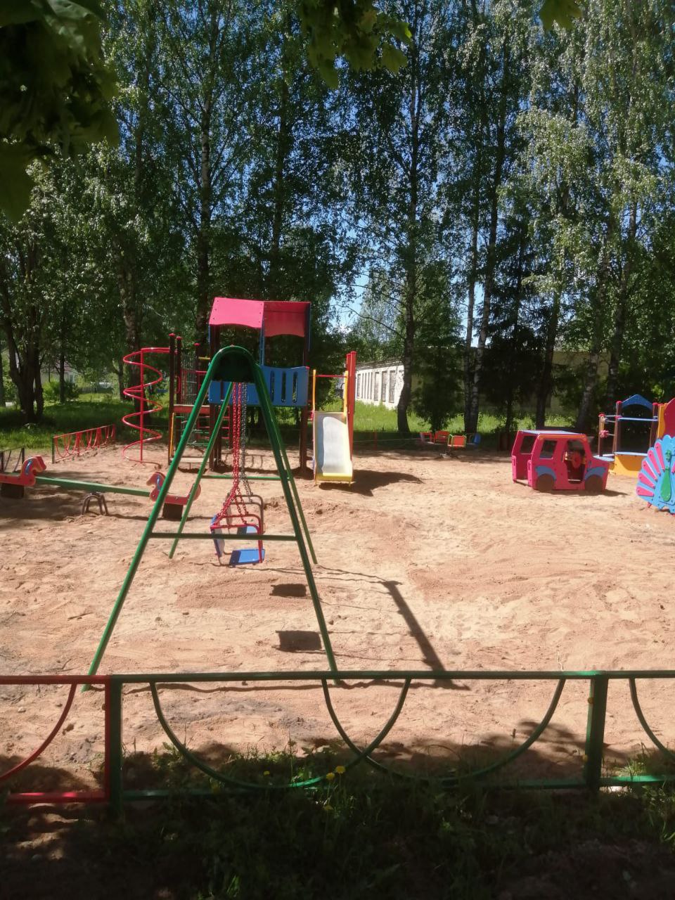 В поселке Овсище Вышневолоцкого округа обустроена новая детско-спортивная площадка