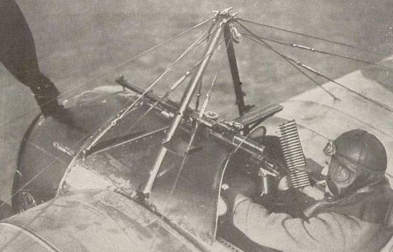 Как самолёты научили стрелять через винт оружие
