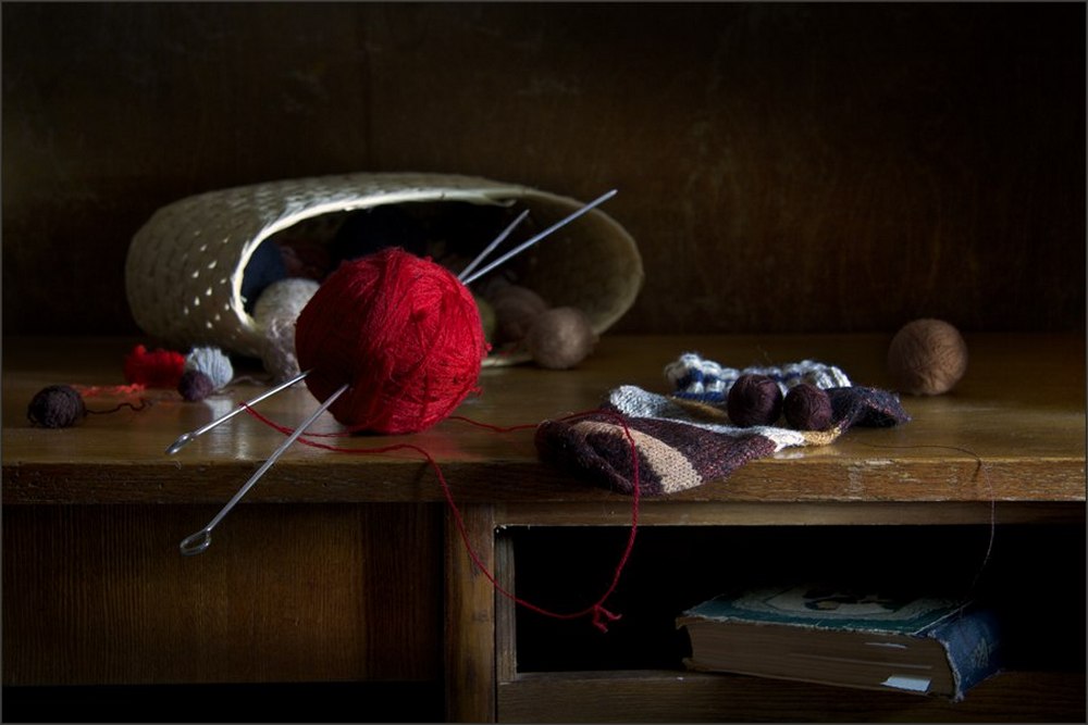 Когда календари были отрывными, гитары – семиструнными,  а стаканы – гранеными... натюрморт