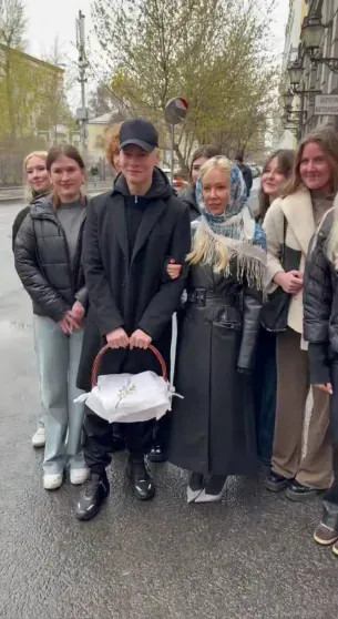 Шаман и Екатерина Мизулина показали, как готовятся к Пасхе Екатерина, Мизулина, Шаман, куличи, МизулинаШаман, Шамана, женат, Мартыновой, видео, Мизулиной, ШаманШаман, Екатерины, местном, около, стоимостью, тысяч, рублей, главным, Laurent, гостем