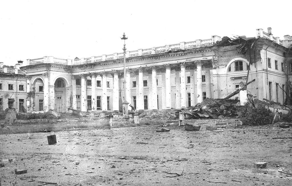Павловский дворец после войны