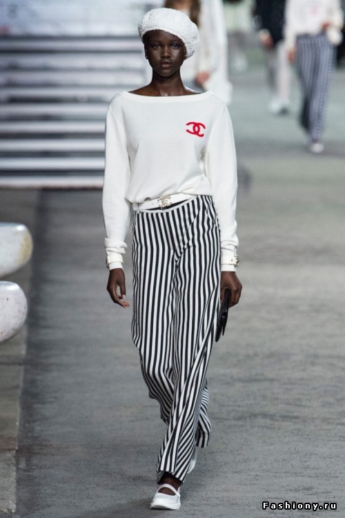 Chanel 2019 круизная коллекция Chanel 2019 круизная коллекция