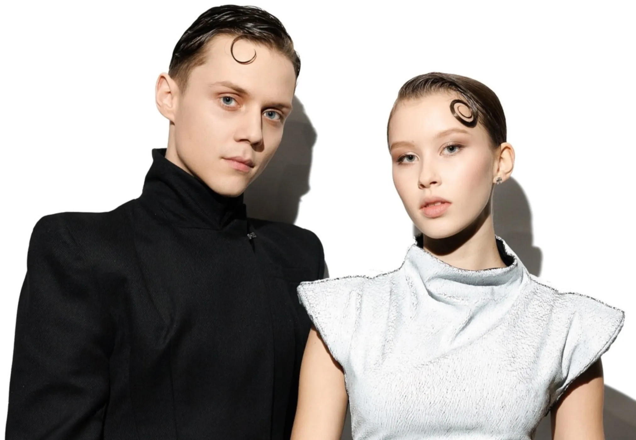 16-летнюю Анну Пересильд засняли с кольцом на безымянном пальце и заподозрили в тайной помолвке с Ваней Дмитриенко