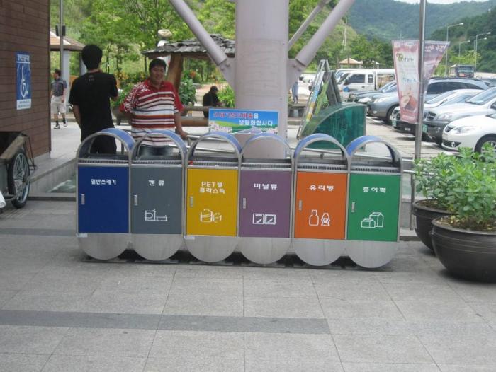 «Мусорные» дни в Японии и почему соседи могут поставить друг другу под дверь их же мусор «Мусорные» дни в Японии и почему соседи могут поставить друг другу под дверь их же мусор Япония