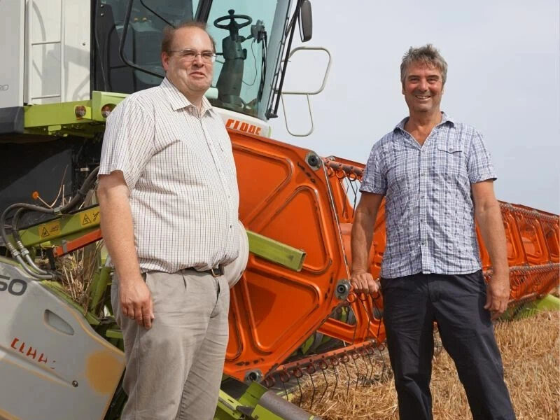 Вот эти британские фермеры умудряются по 17,96 тонны с гектара пшеницы собирать