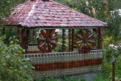 Что можно сделать из пластиковых бутылок своими руками для дачного участка, сада и огорода Что можно сделать из пластиковых бутылок своими руками для дачного участка, сада и огорода идеи