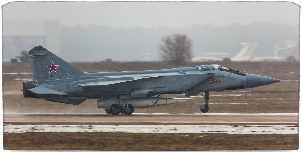 Источник: forums.airforce.ru. На фото МиГ-31К с ракетой "Кинжал" - сейчас идёт активное производство как машин, так и ракет (МиГи с запаса берут). Главное преимущество Ту перед МиГом - гораздо больше "Кинжалов", но МиГ оперативнее.