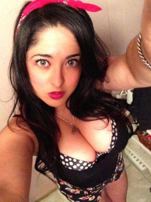 Сексуальные девушки с большим бюстом  позитив