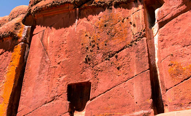 «Дверь за пределы мира»: археологам удалось расшифровать надпись на древних Вратах посреди пустыни в Перу
