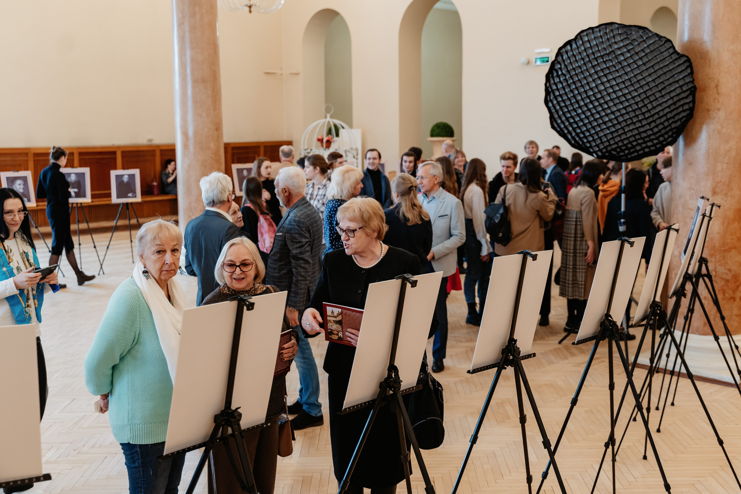 Плеяда Верхневолжья: В Твери открылась выставка фотопортретов деятелей культуры