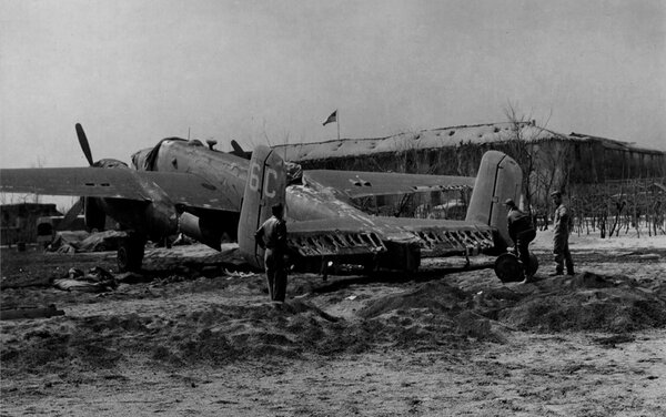 Уничтоженные вулканом бомбардировщики North American B-25 Mitchell. Фото: National Archives and Records Administration