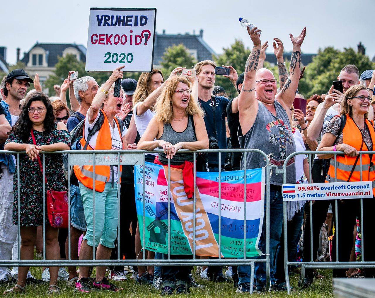 Demonstranten voeren actie tegen de coronamaatregelen op het Malieveld in Den Haag.