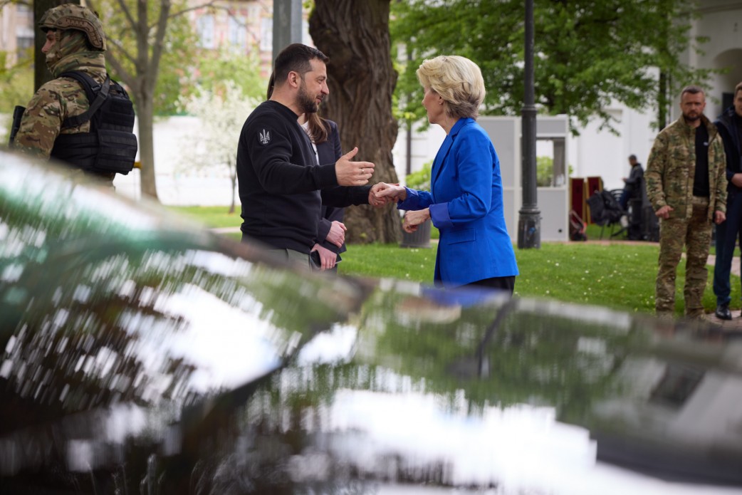 9 мая в Киеве. Последний парад и задница Урсулы в великом соборе 9 мая в Киеве. Последний парад и задница Урсулы в великом соборе украина