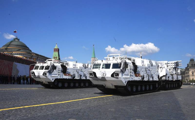 Паровой транспортер едет по Африке, а сверхдлинный современный танк может ехать по тундре оружие