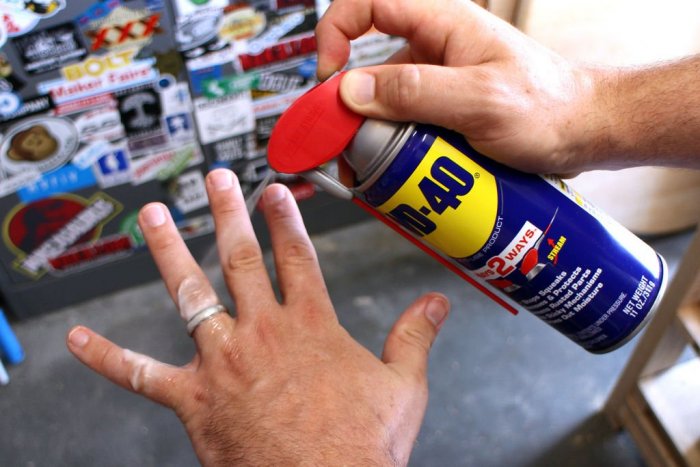 Необычное использование WD-40 использовать, можно, растворитель, после, поверхности, удаления, поверхность, минут, помощи, средство, После, различных, растворителя, Чтобы, средством, загрязнений, этого, рекомендуется, вымыть, нужно