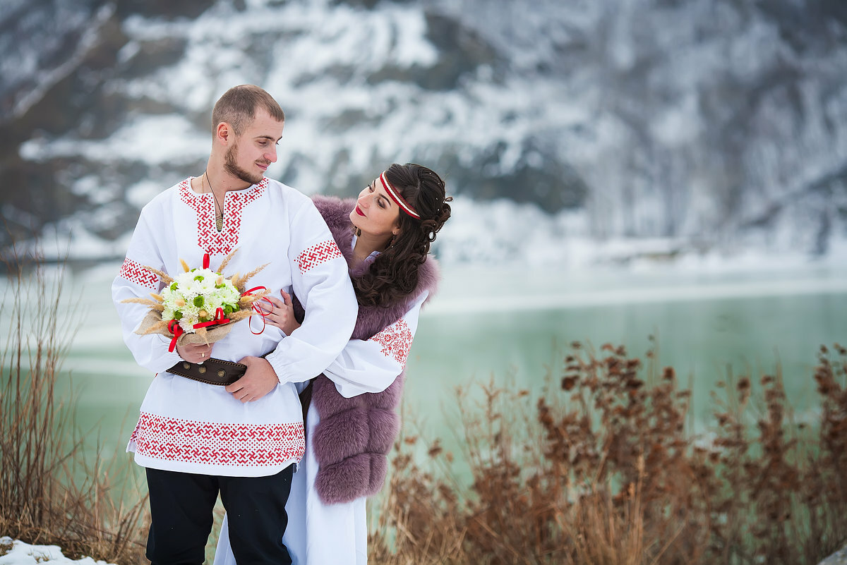 Русский стиль белый белый. Свадьба в Славянском стиле. Свадьба в Славянском стиле декор. Фотосессия в Славянском стиле. Свадьба в старославянском стиле.