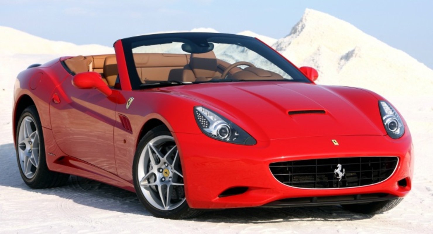 Два поколения легендарного спортивного автомобиля Ferrari California Автомобили