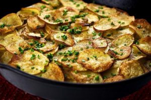 Фото к рецепту: 10 превосходных блюд из картофеля. Пальчики оближешь