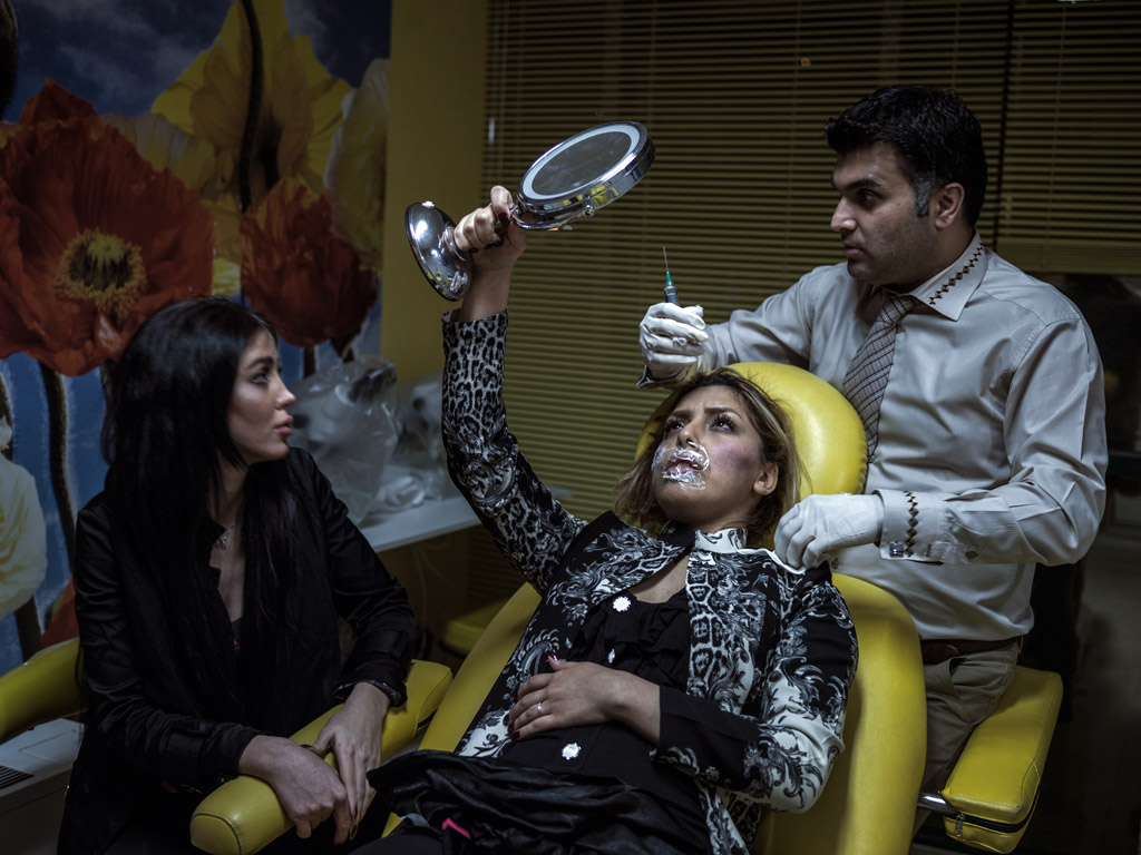 Ислам, сигареты и ботокс — повседневная жизнь женщин в Иране