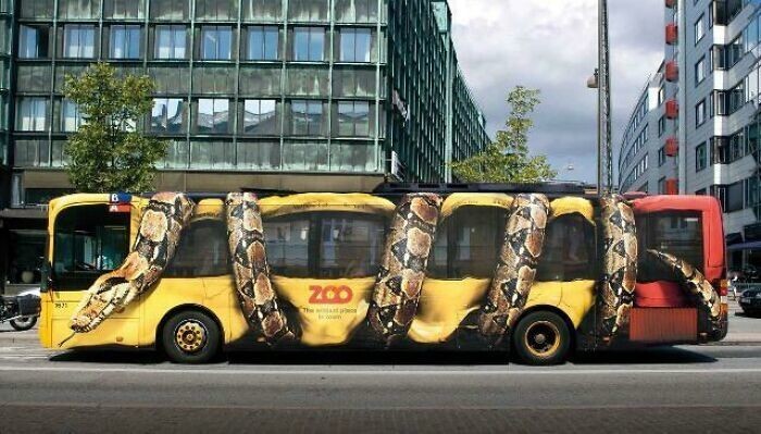 7. Реклама зоопарка на автобусе
