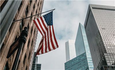https://www.freepik.com/free-photo/usa-united-states-america-flag-flagpole-near-skyscrapers-cloudy-sky_8408968.htm#query=usa&from_query=%D1%81%D1%88%D0%B0&position=0&from_view=search