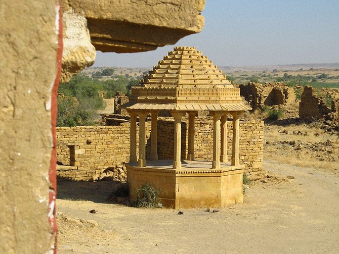 Таинственная деревня-призрак в Пакистане деревне, Kuldhara, деревни, жители, проклятой, Джайсалмер, смерти, Индии, Согласно, сооружения, назад, жителей, место, приходят, упадок, поселиться, домов, пустыне, привидениями, таинственные