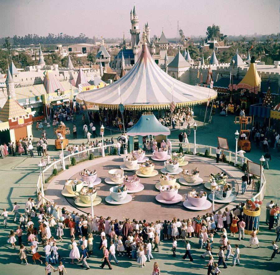 Фотографии с открытия первого «Диснейленда» в 1955 году