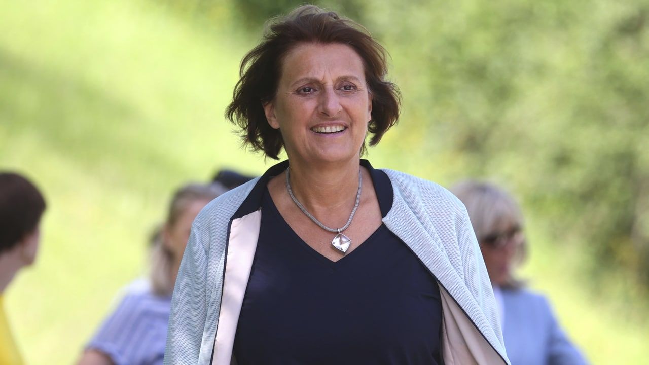 Жена Шольца попала под шквал критики немецкой оппозиции за выброшенные в мусорку документы Политика