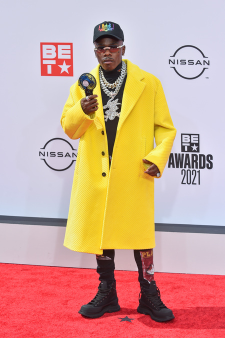 Зендая, Lil Nas X, Сиара, Карди Би и другие на премии BET Awards 2021 певица, премию, стала, Бейонсе, церемонии, звезд, дизайнера, африканской, рэпер Lil, несколько, других, Montero, Stallion, премии, стало, костюме, рэпер, который, стиле, Кэмпбелл