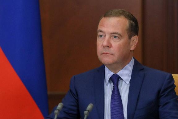 Дмитрий Медведев отметит своё переизбрание на пост председателя «Единой России» в семье