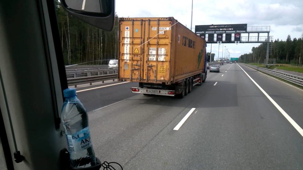 Никогда мы не будем братьями: почему водителям грузовых и легковых автомобилей трудно дружить? Никогда мы не будем братьями: почему водителям грузовых и легковых автомобилей трудно дружить? авто и мото,автоновости