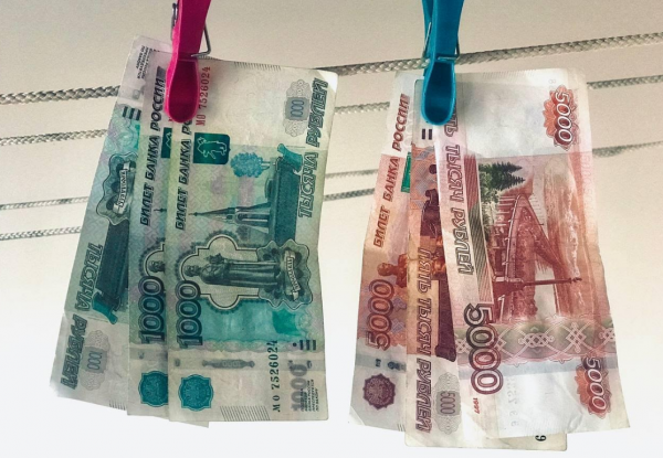 «Нам денег не надо – работу давай». За какую зарплату трудились крымчане предыдущие пять лет?