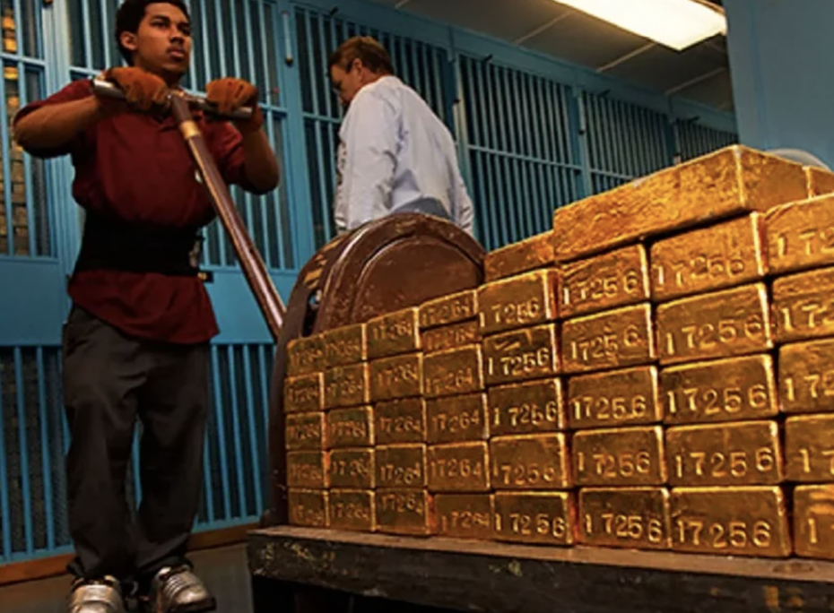 Золото 1 запас. Форт Нокс золотой запас. Хранилище американских золотых слитков Форт-Нокс. Золотой слиток золотого запаса США. Форт Нокс золотые запасы США.