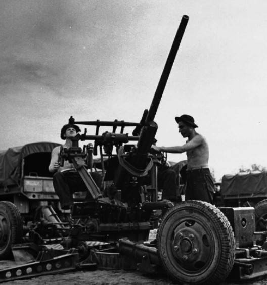 Средства ПВО, поставленные СССР по ленд-лизу: зенитные пулемётные и артиллерийские установки Средства ПВО, поставленные СССР по ленд-лизу: зенитные пулемётные и артиллерийские установки оружие