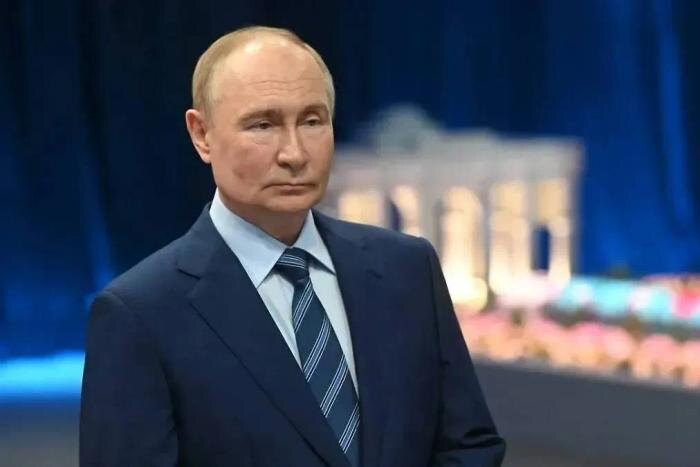 Просидеть несколько часов в другой комнате, пока вас ждут? Легко! Фото © Life.ru