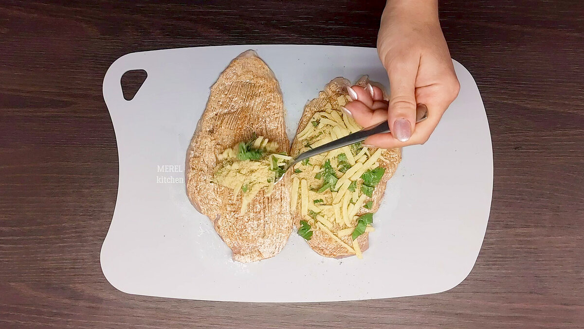 Впервые я попробовала такие вкусные рулетики у подруги в гостях, мне они так понравились, что я решила сразу приготовить так же дома для своей семьи.-8