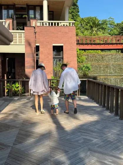 Жена Александра Петрова Виктория снялась в бикини на отдыхе с мужем и сыном Петров, Виктории, Александра, сыномВиктория, Александр, Виктория, ПетроваВиктория, ПетроваСын, Викторией, Милославская, Петровы, ПетроваАлександр, женой, Петрова, актёра, экстремистской, Женитьба, расставании, объявляли, масштабную