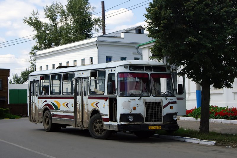 ЛиАЗ борского производства отдыхает между рейсами автобус, лиаз, общественный транспорт