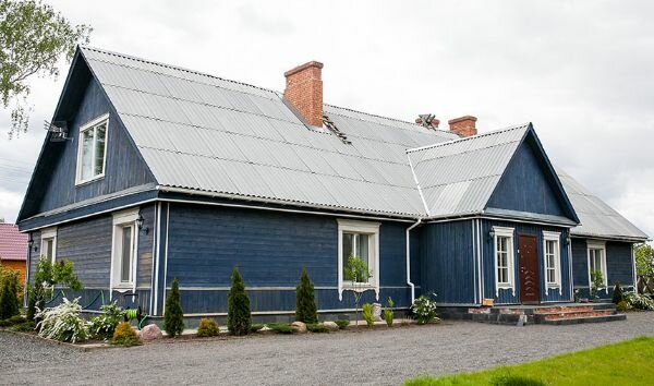 Старую деревенскую избу переделали в шикарный загородный дом много, здание, также, пришлось, Максим, хозяев, соорудили, приходилось, можно, домик, первом, русской, менять, этаже, приезжают, почти, втором, комната, таким, деревне