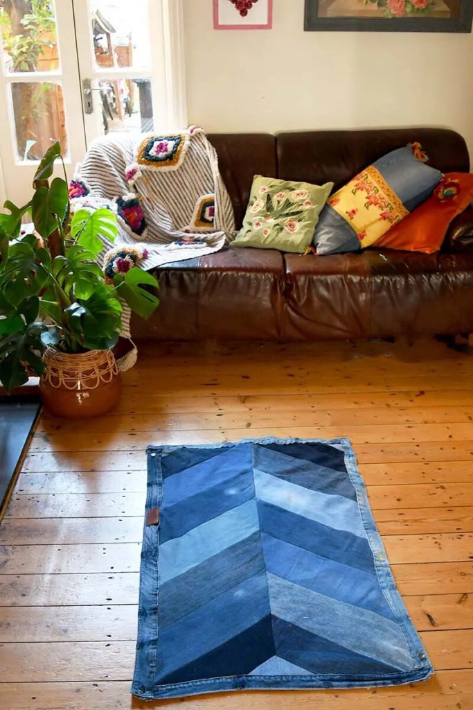 12 уникальных способов сделать стильные коврики из джинсы для дома и дачи,идеи и вдохновение