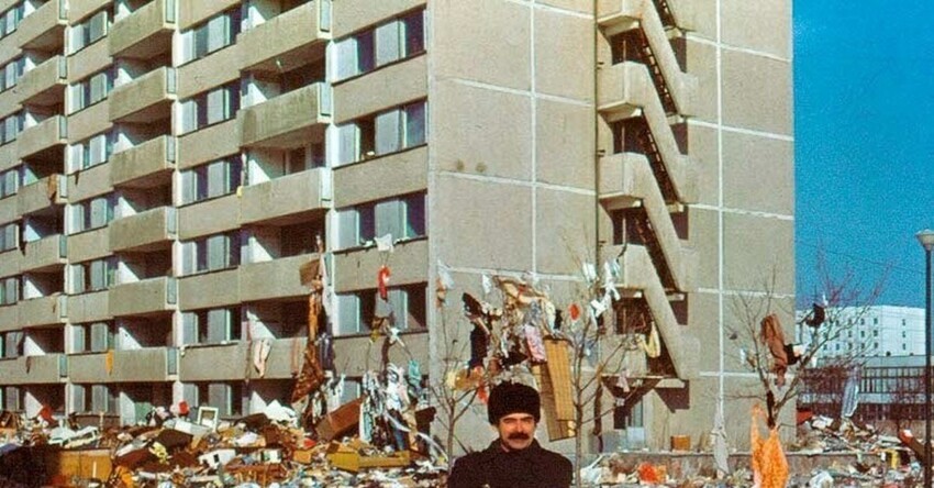Очистка квартир в Припяти от вещей после аварии на Чернобыльской АЭС