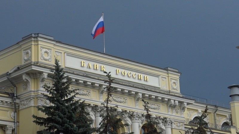 Банк России обновил официальные курсы доллара и евро на 24 сентября