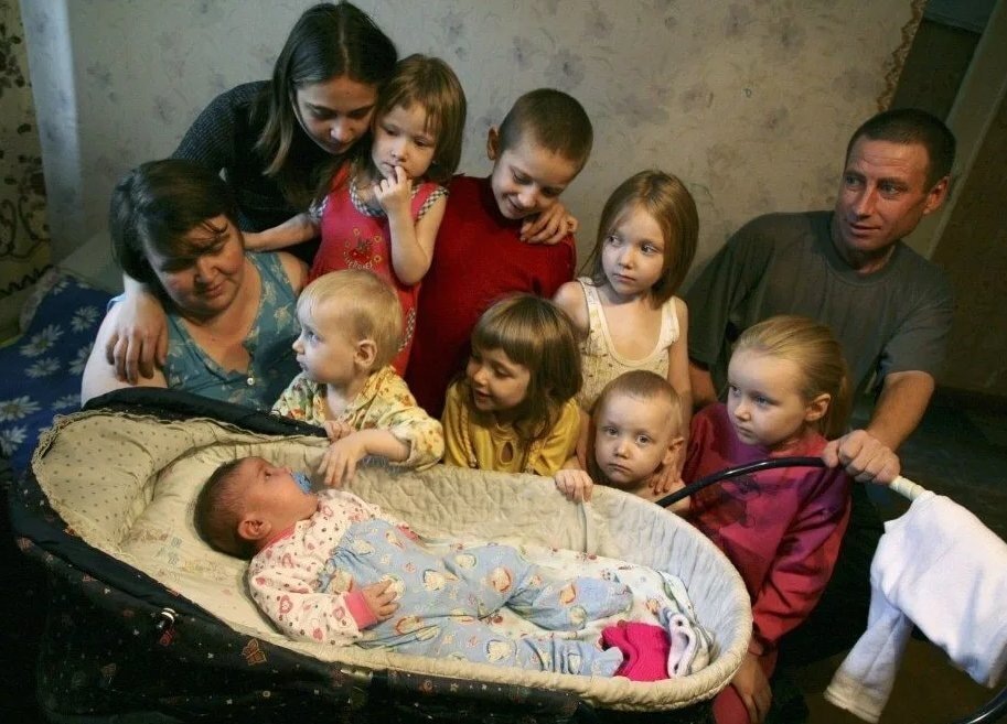 Имя Нади Халиной из небольшого городка Алейска Алтайского края попало на страницы российской версии «Книги рекордов Гиннесса», едва только она успела появиться на свет.-3