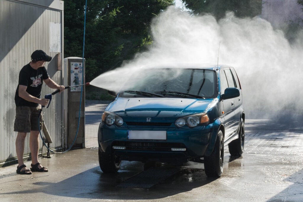 Россиянам могут грозить штрафы до ₽400 тыс. за мытье авто