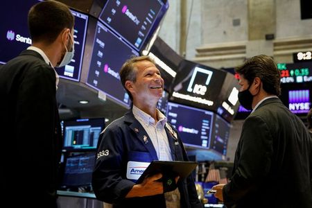 Traders work on the floor of the New York Stock Exchange (NYSE) in New York City, U.S., June 30, 2021. REUTERS/Brendan McDermid