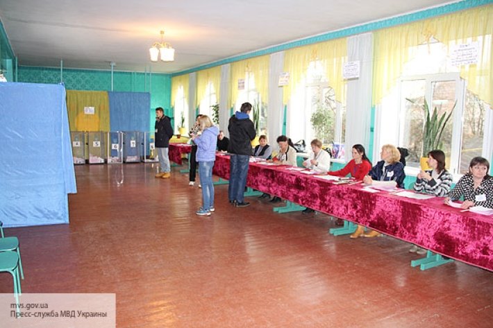 Порошенко начнет раскручивать военную истерию. Эксперт предупредил: Нужно ждать провокаций в Донбассе или в Крыму" 